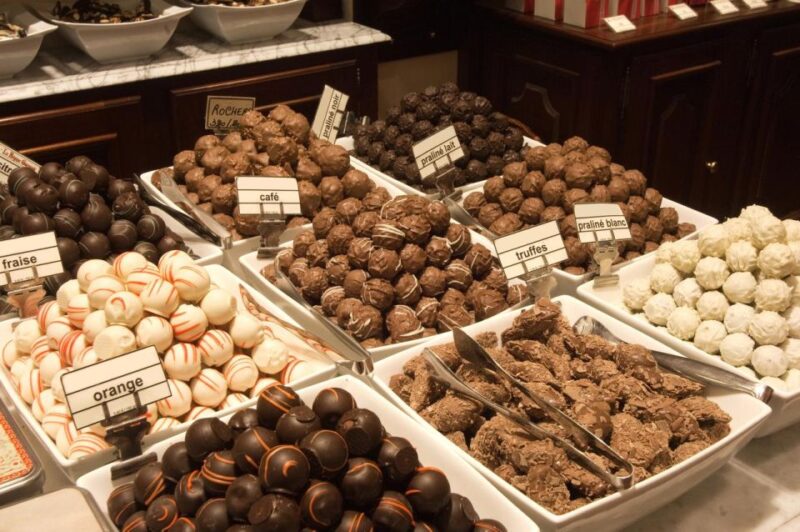 Private Guided Tour of Bruges' Iconic Sites & Chocolate - Iconic Bruges Landmarks