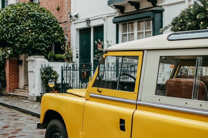 Private Guided Tour of Paris in a Vintage Land Rover - The Experience of the Vintage Land Rover