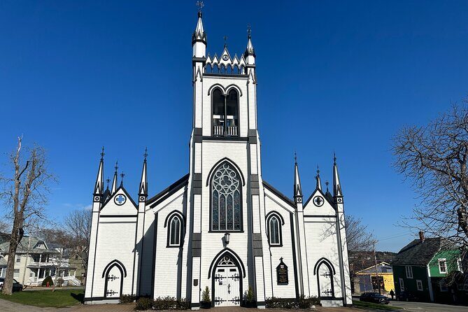Private Guided Tour: Peggys Cove, Mahone Bay, Lunenburg & Ovens - FAQ