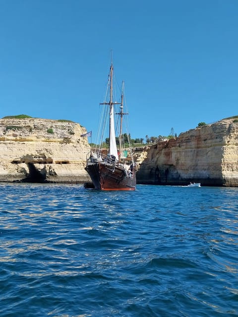 Private guided tour to Algarve,Benagil cave from Lisbon - An In-Depth Look at the Algarve Private Tour from Lisbon