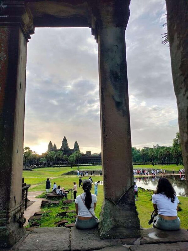 Private Guided Tours From Angkor Wat Sunrise To Beng Mealea - Exploring the Details of the Tour