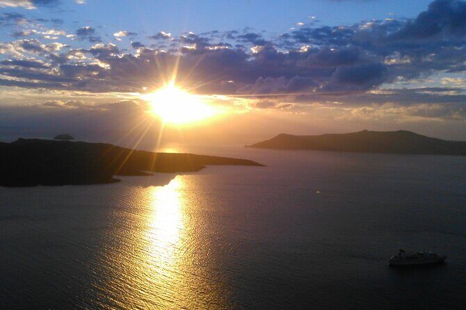 Private Half Day Guided Tour Visit to Santorini - FAQs