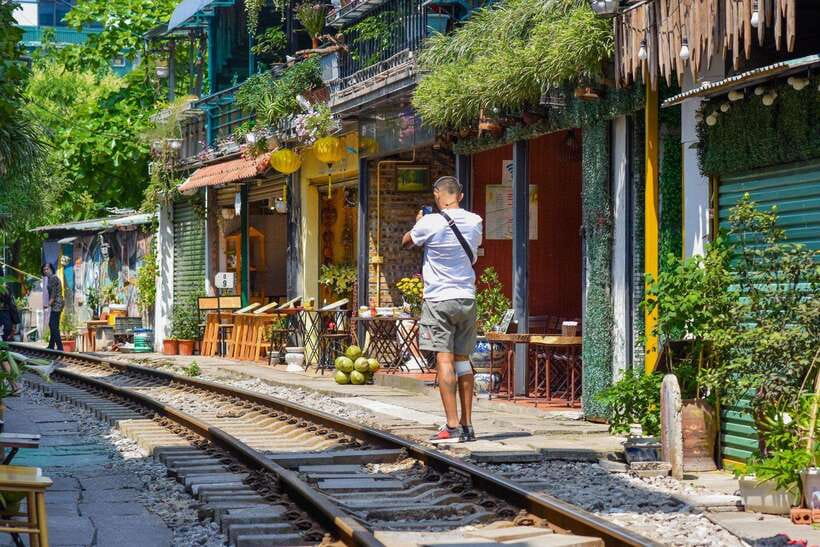 Private Hanoi Walking Tour With Visit Train Street - Tour Experience