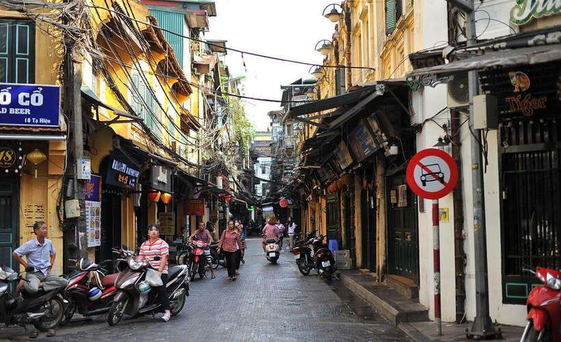 Private Hanoi Walking Tour With Visit Train Street - Exploring Hanois Old Quarter