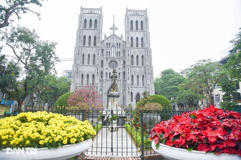 Private Hanoi Walking Tour With Visit Train Street - Discovering Historic Landmarks