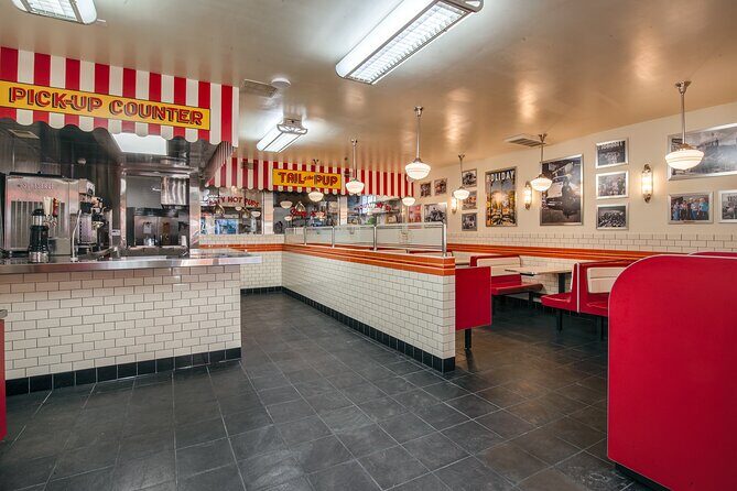 Private Historical Journey in the Tail O the Pup in LA - What Travelers Might Expect