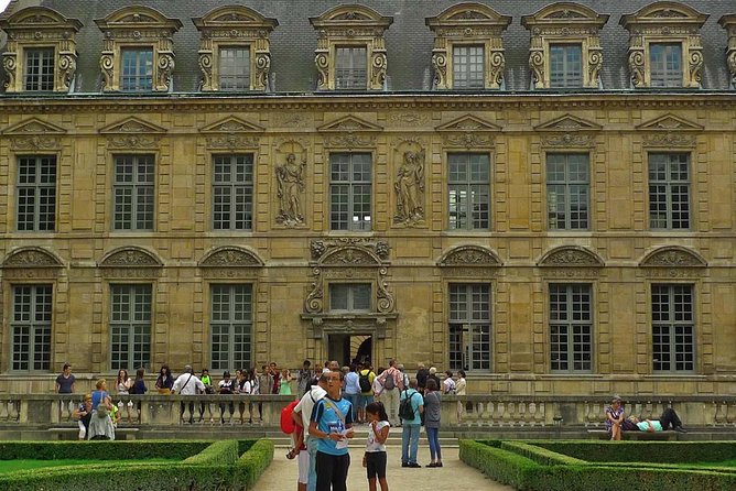 Private History Walking Tour in Paris for Teens & Family - Accessibility Features