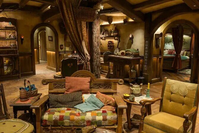 Private Hobbiton, Waitomo Caves, Blue Spring & Hamilton Transfer - The Sum Up