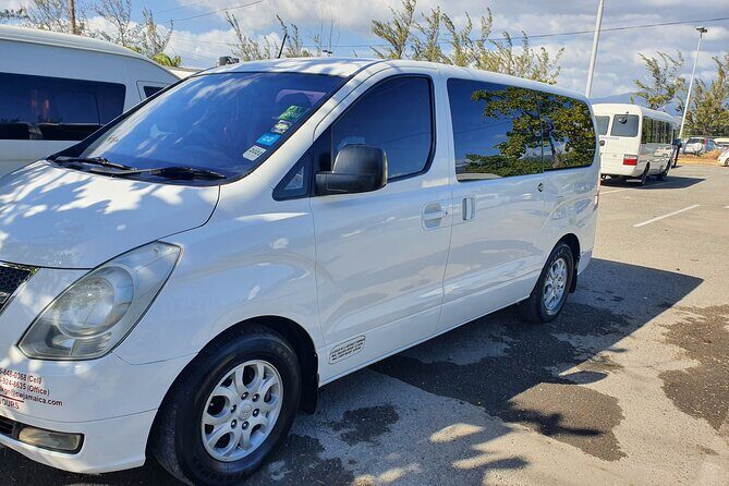 Private Kingston Airport (KIN) Transfer for Kingston Hotels - During the Ride — What You’ll See and Experience