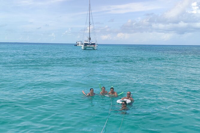 Private Luxury Catamaran to Isla Mujeres - Accessibility and Participation