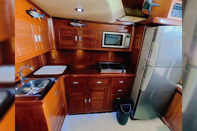 Private Luxury Fishing for 8 Hours in Cancun - Key Points