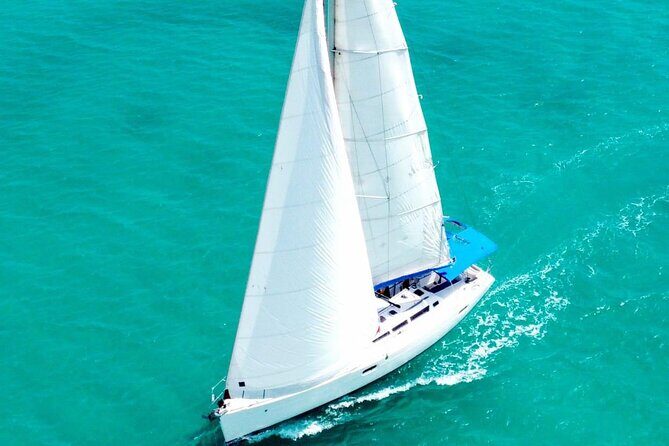 Private Luxury Sailing from Casa de Campo to Catalina Island - Key Points