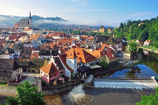 Private Luxury Transfer to Cesky Krumlov From Prague - Included Amenities and Comforts