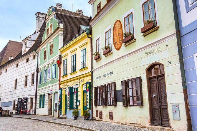 Private Luxury Transfer to Cesky Krumlov From Prague - Accessibility Features