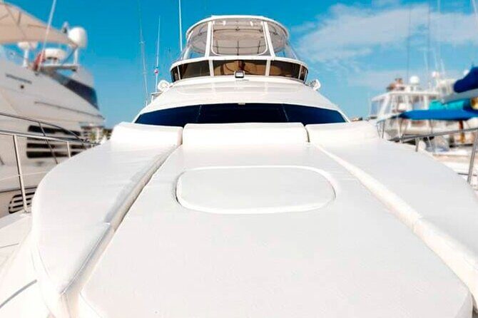 Private Luxury Yacht for up to 12 people - An In-Depth Look at the Yacht Experience