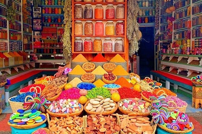 Private Marrakesh Souk Tour: Shop Like a Local With a Local Guide - Navigating the Medinas Winding Alleys