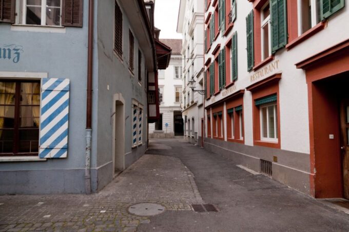 Private Medieval Walk in the Historic Centre of Lucerne - Crossing the Reussbrücke and Chapel Bridge