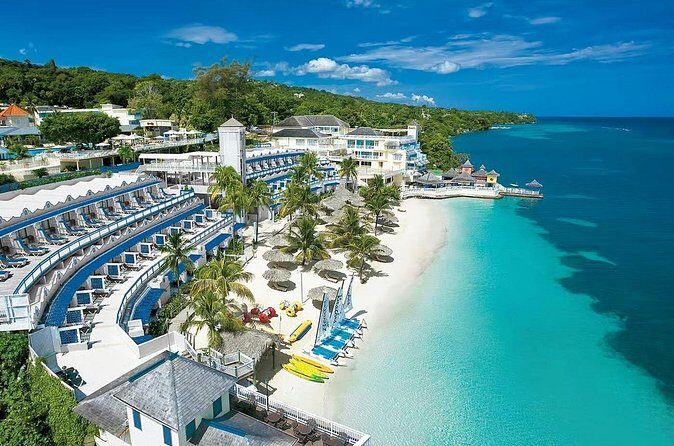 Private Montego Bay Jamaica Airport Transfer to Ocho Rios Hotels - Who Should Book This Transfer?