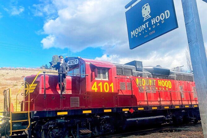 Private Multnomah Falls, Train Ride, & Wine Tour - An In-Depth Look at the Experience