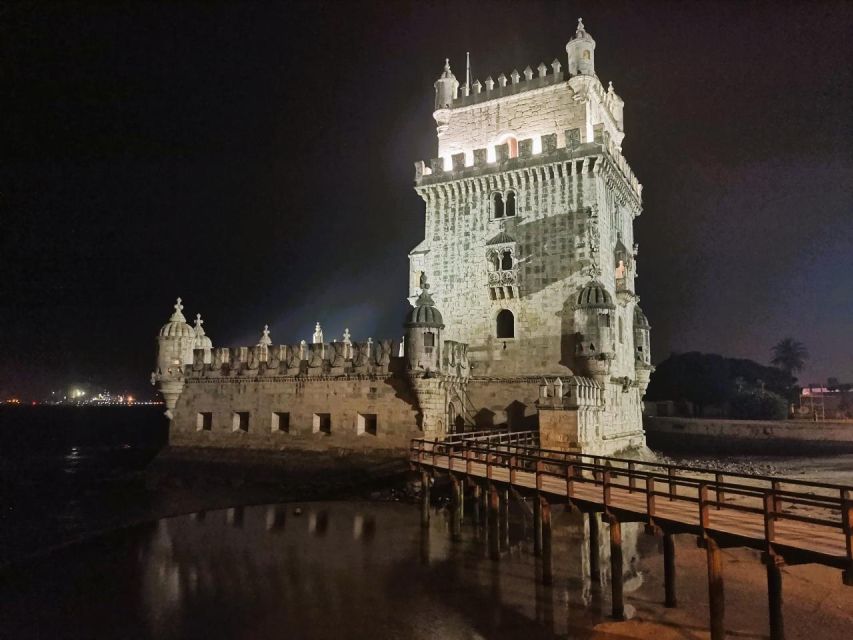 Private Night Tour, Authentic Fado Performance & Portuguese Dinner - Photo Stops and Guided Tours