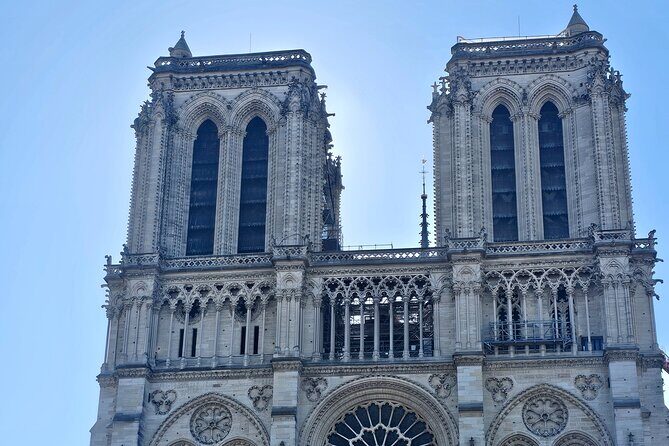 Private Notre Dame Outdoor Tour with Crypt Entry/Sainte Chapelle - The Experience in Detail