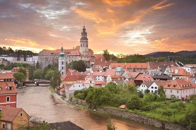 Private One-Way Sightseeing Trip From Vilshofen to Prague Via Cesky Krumlov - Key Points