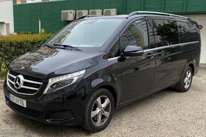 Private One-way Transfer between Lisbon Airport and Lisbon city - Key Points
