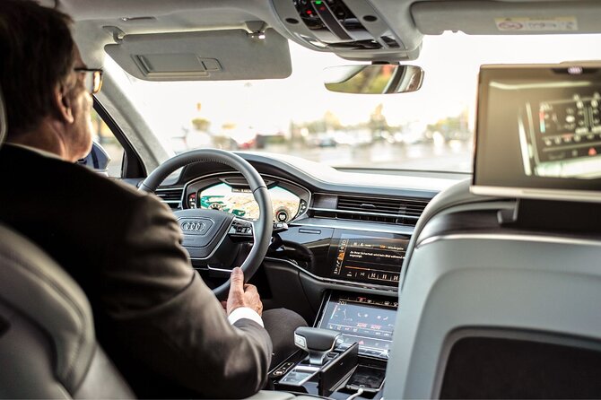 Private One-Way Transfer Reina Beatrix Airport to Aruba - Service Highlights