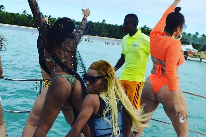 Private Only Adult Hennessy Party Boat With Live DJ - Accessibility and Recommendations