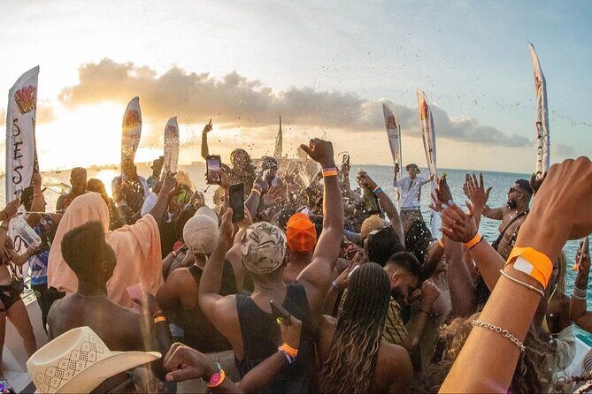 Private Party Boat at Coast of Punta Cana and Bávaro - The Sum Up