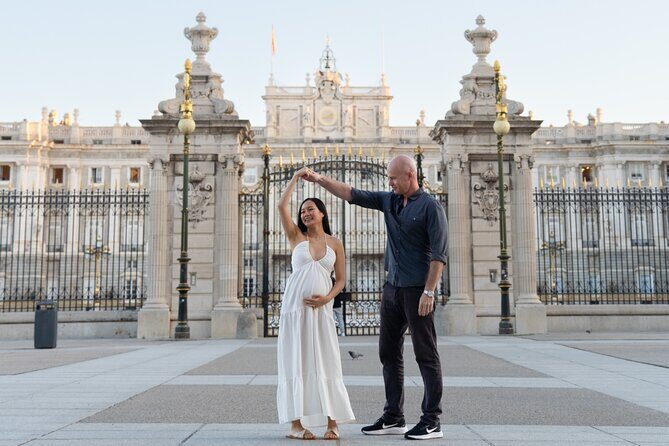Private Photo Session Tour for Couples in Madrid - Detailed Look at the Itinerary