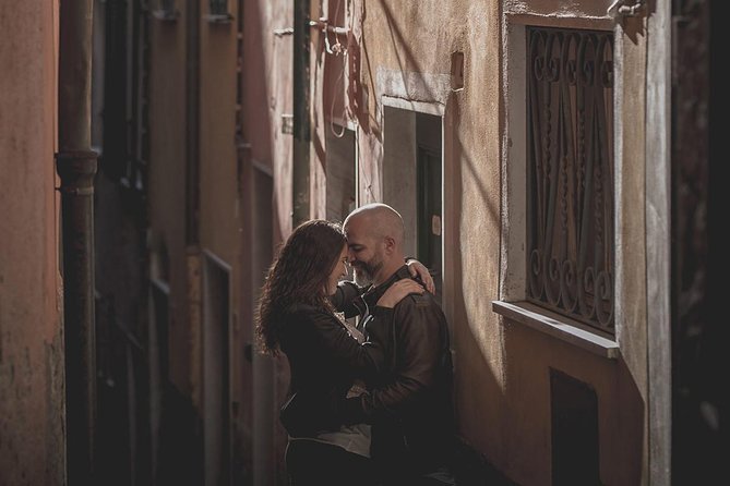 Private Photo Session With a Local Photographer in Ceparana Di Bolano - Key Points