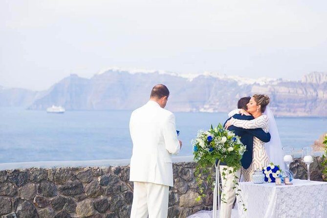 Private Photo Session with a Local Photographer in Santorini - FAQ