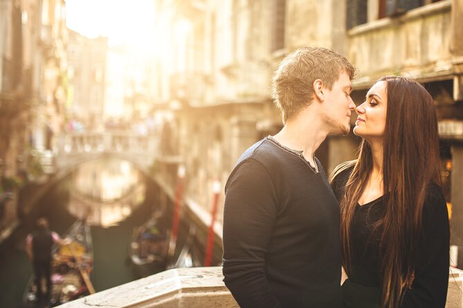 Private Photoshoot on Personal Gondola in Venice - Exploring Venices Iconic Waterways