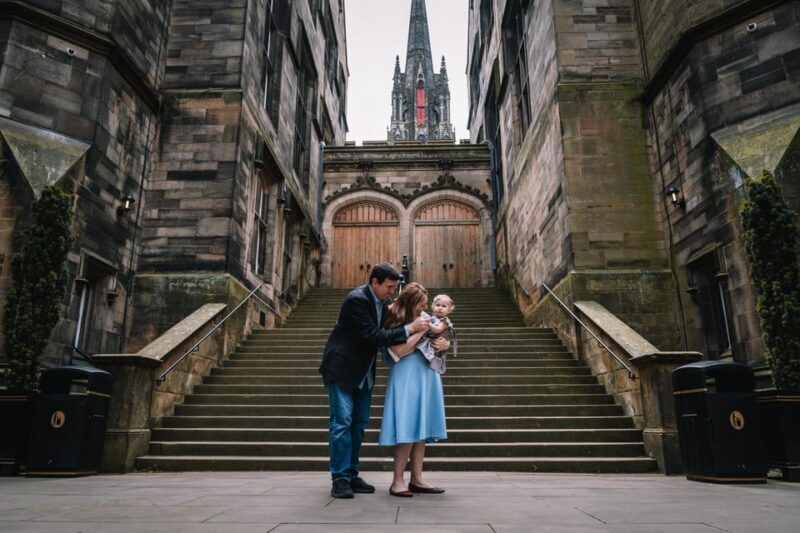 Private Photoshoot with Views of Famous Edinburgh Castle - A Closer Look at the Experience
