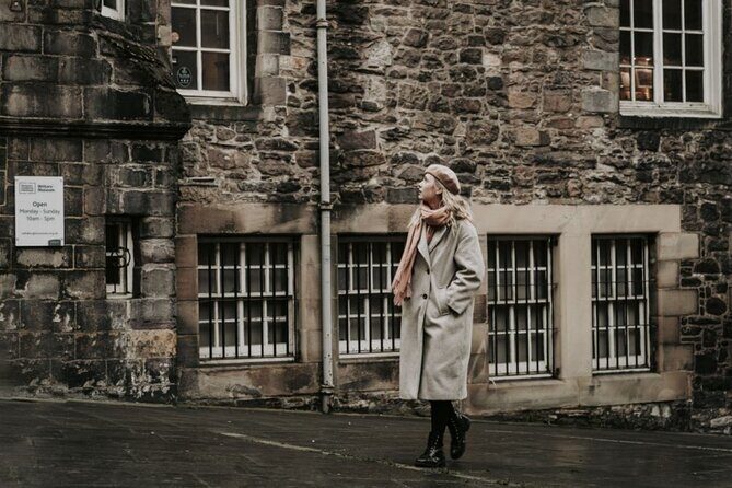 Private Photoshoot with Views of World Famous Edinburgh Castle - Who Should Book This Experience?