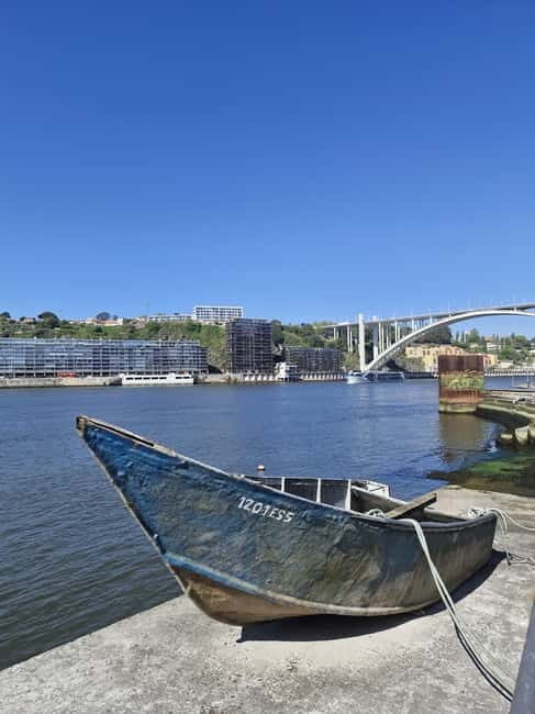 Private Porto City Tour with Seafood Lunch and Coastal Views - Lunch in Afurada: A Fishing Village Treasure