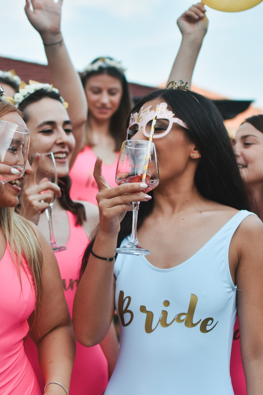 Private Pub / Bar Crawl Group Size 6-20 People - Experience Highlights