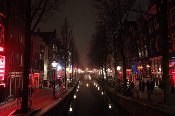 Private red light district & coffeeshop tour with a local - Who Will Love This Tour?