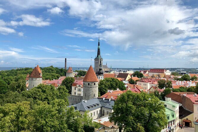 Private Riga Tallin Transfer and Tour - Tallinn’s Medieval Allure