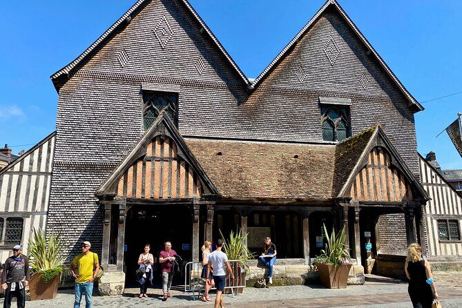 Private Rouen Giverny Honfleur Live Guided by Mercedes from Paris - FAQs