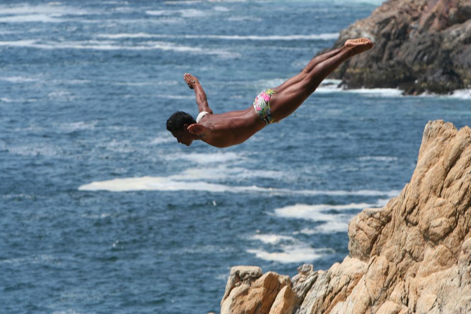 *Private Round-Trip Shuttle: Quebrada Cliff-Dive Watching - Transportation and Pickup Details