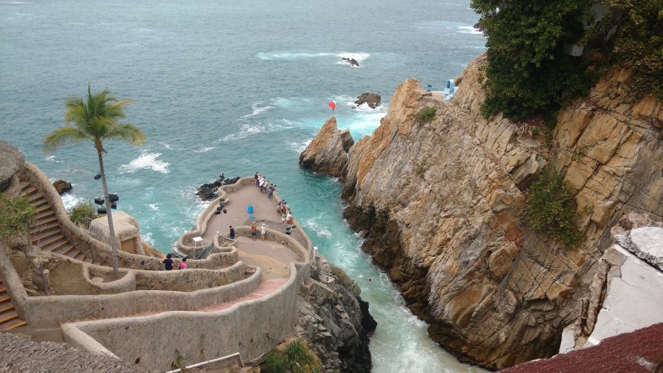*Private Round-Trip Shuttle: Quebrada Cliff-Dive Watching - Group Size and Flexibility