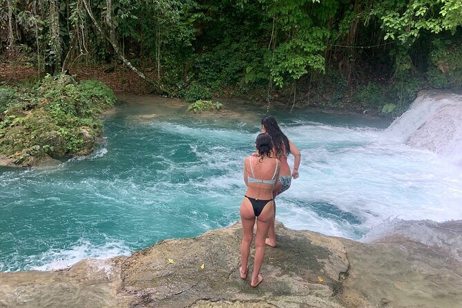 Private Round Trip Transport to Dunns River and Blue Hole - Who Should Consider This Tour?