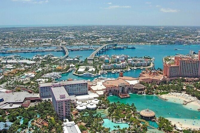 Private Roundtrip Sedan Airport Transfer to Paradise Island - First Impressions: What to Expect