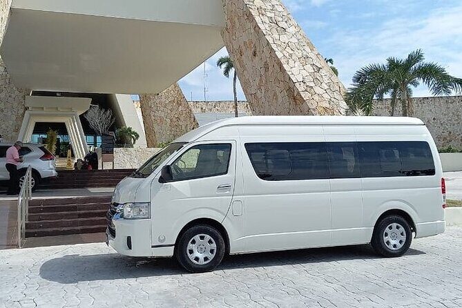 Private Roundtrip Transportation Cancun Airport up 10 People - Key Points