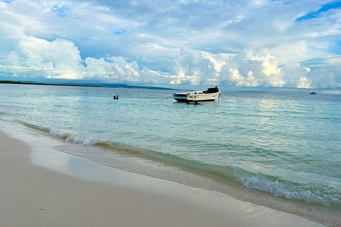 Private Safari Tour in Hoyo De Pelempito and Cabo Rojo Beach - Accessibility and Participation