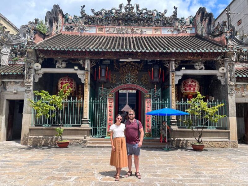Private Saigon History, Hidden Gems-Scooter Sightseeing Tour - Engaging With Local Vendors