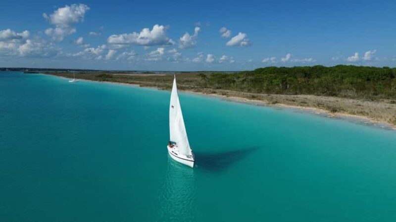 Private sailing course in Bacalar Lagoon - The Experience Environment