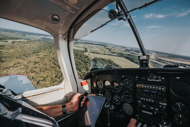 Private Sightseeing Flight Around Berlin - Key Points